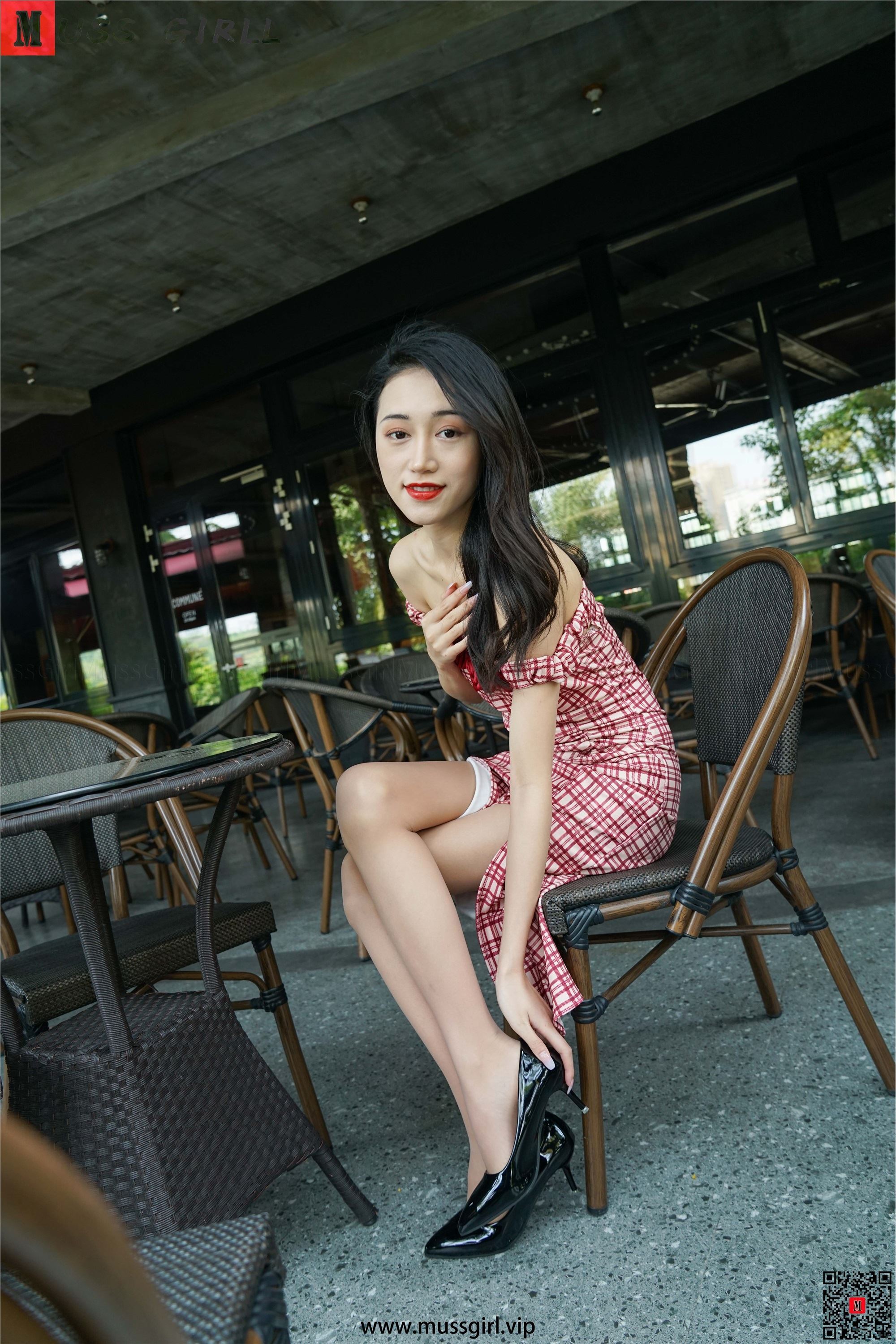 MussGirl慕丝女郎  NO.221 这肉丝脚爱了 小玉